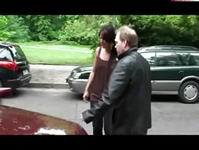 Білий і чорний дівчата на трійці