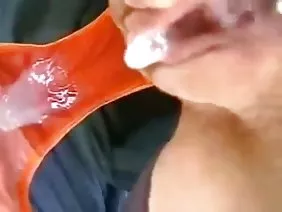 Вона насолоджується мінет перед сексом