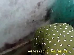 Рогова дівчина потирає його член