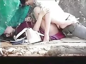 Латина з підстрибненими сиськами на соло